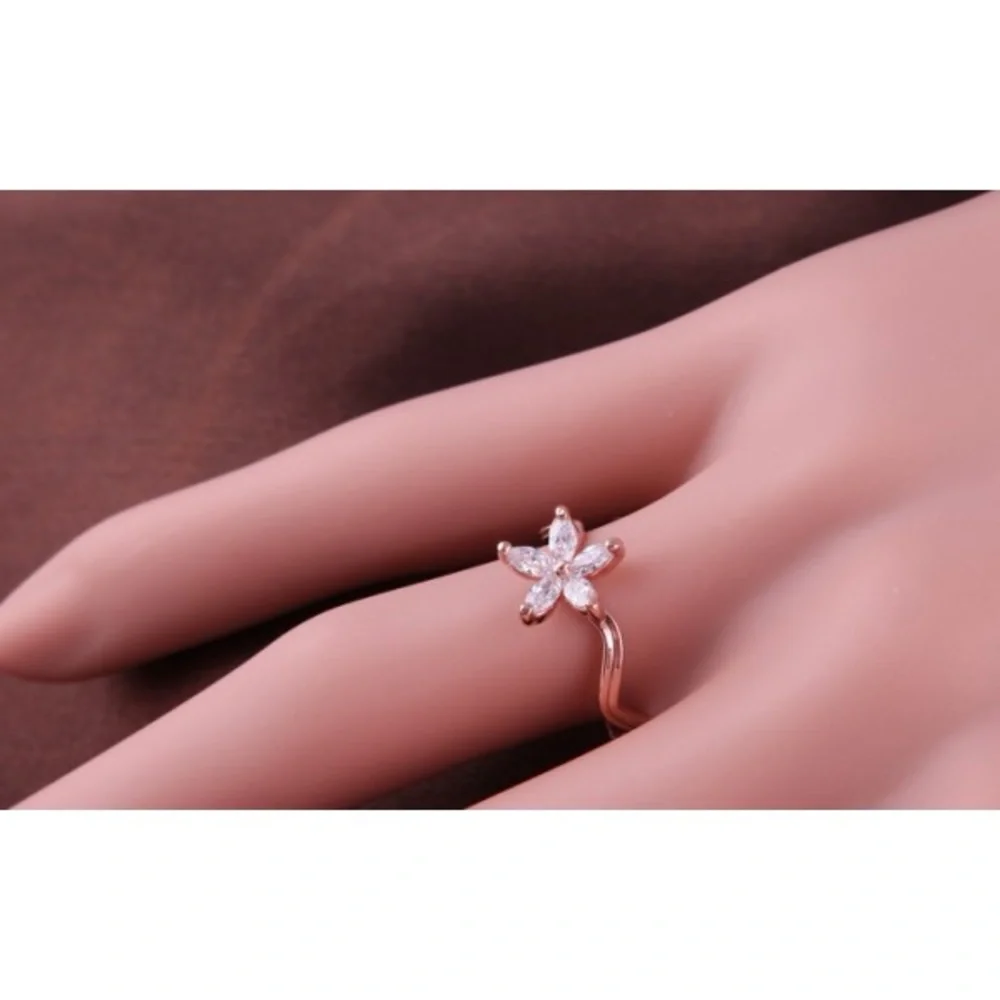 Crystal Flower Ring - 18K Rose Gold Plated - Picture 4 of 4